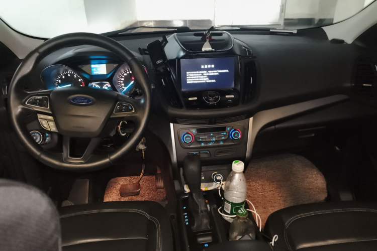 Used Ford Kuga 2017 EcoBoost 180 Two-Wheel-Drive Platinum Edition Center Console
