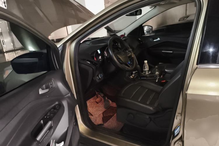 Used Ford Kuga 2017 EcoBoost 180 Two-Wheel-Drive Platinum Edition Driver Seat