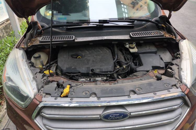 Used Ford Kuga 2017 EcoBoost 180 Two-Wheel-Drive Tiger Leap Model Engine Bay