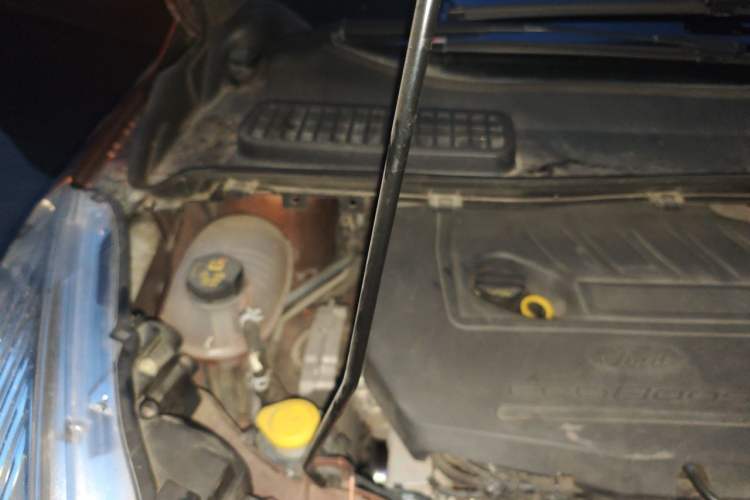 Used Ford Kuga 2017 EcoBoost 180 Two-Wheel-Drive Tiger Leap Model Engine Bay Right