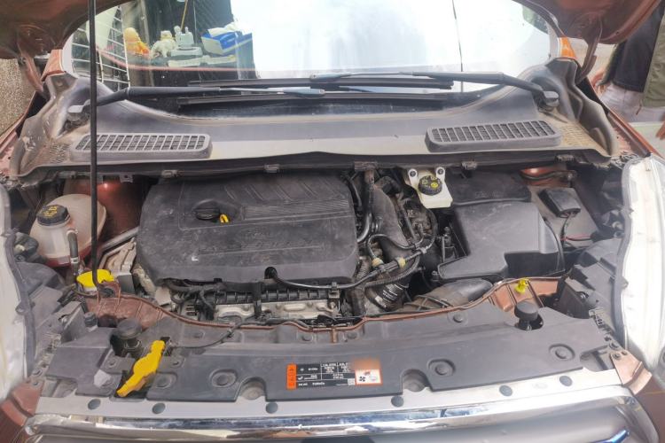 Used Ford Kuga 2017 EcoBoost 180 Two-Wheel-Drive Tiger Leap Model Engine Bay