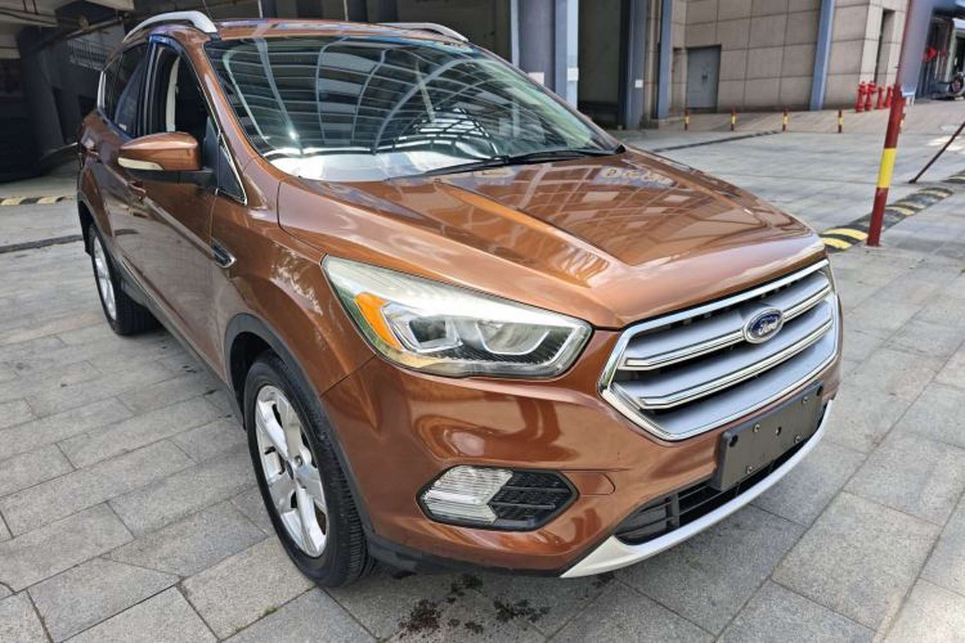 Used Ford Kuga 2017 EcoBoost 180 Two-Wheel-Drive Elite Trim Exterior 2