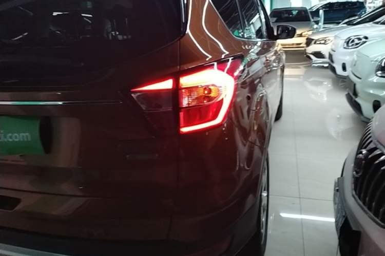 Used Ford Kuga 2017 EcoBoost 180 Two-Wheel-Drive Tiger Leap Model Exterior 3