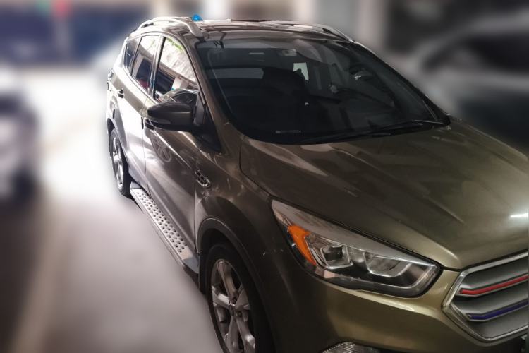 Used Ford Kuga 2017 EcoBoost 180 Two-Wheel-Drive Platinum Edition Front Right 45 Deg