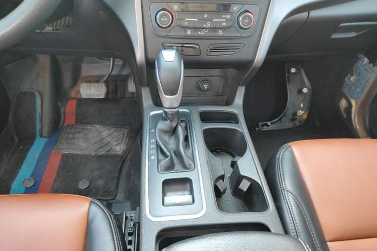 Used Ford Kuga 2017 EcoBoost 180 Two-Wheel-Drive Elite Trim Gear Lever