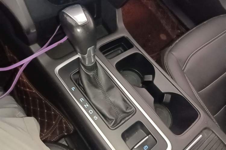 Used Ford Kuga 2017 EcoBoost 245 Four-Wheel Drive Platinum Edition Gear Lever