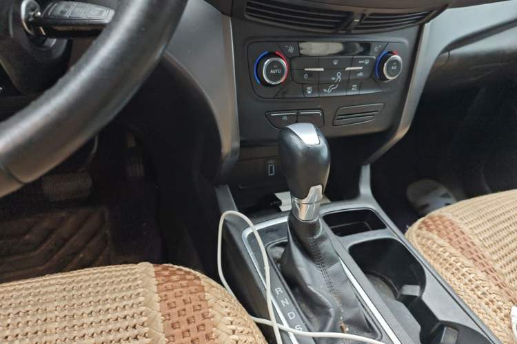 Used Ford Kuga 2017 EcoBoost 180 Two-Wheel-Drive Tiger Leap Model Gear Lever