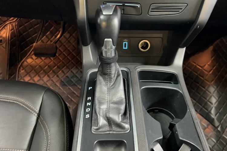 Used Ford Kuga 2017 EcoBoost 180 Two-Wheel-Drive Tiger Leap Model Gear Lever