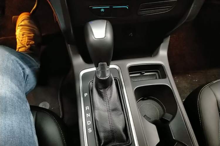 Used Ford Kuga 2017 EcoBoost 180 Two-Wheel-Drive Tiger Leap Model Gear Lever