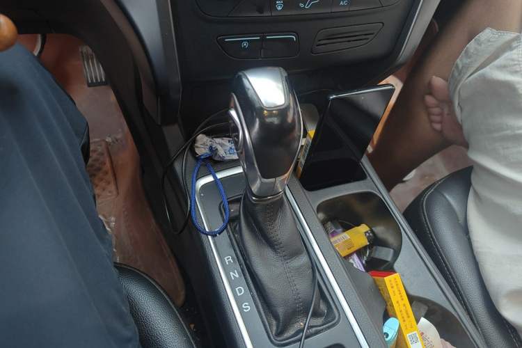Used Ford Kuga 2017 EcoBoost 180 Two-Wheel-Drive Tiger Leap Model Gear Lever