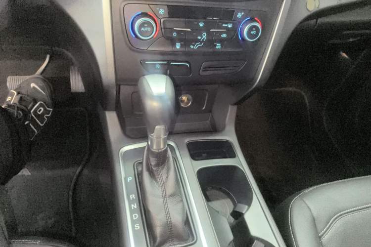 Used Ford Kuga 2017 EcoBoost 180 Two-Wheel-Drive Tiger Leap Model Gear Lever