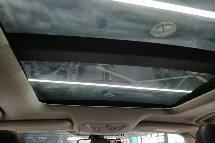 Used Ford Kuga 2017 EcoBoost 180 Two-Wheel-Drive Tiger Leap Model Headliner