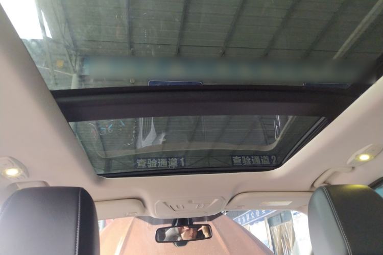 Used Ford Kuga 2017 EcoBoost 180 Two-Wheel-Drive Luxury Wing Edition Headliner