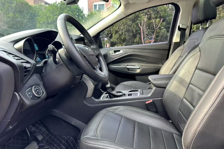 Used Ford Kuga 2017 EcoBoost 180 Two-Wheel-Drive Tiger Leap Model Interior 4