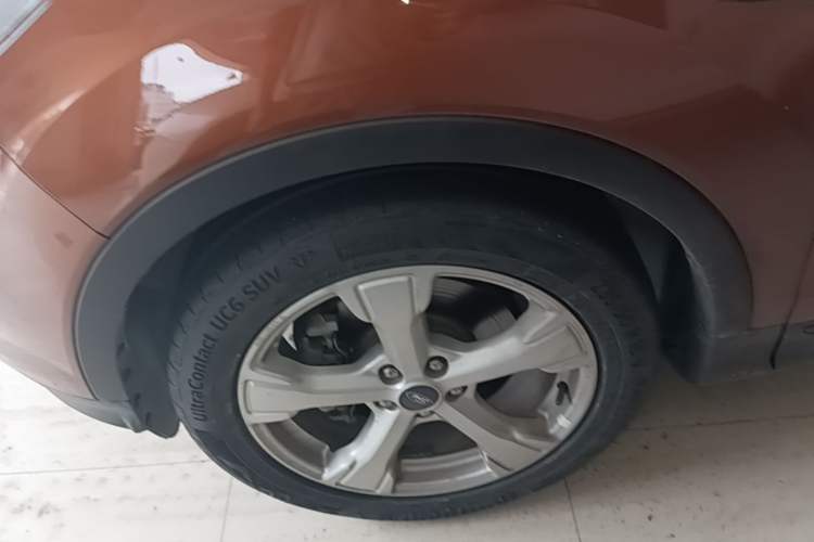 Used Ford Kuga 2017 EcoBoost 245 Four-Wheel Drive Platinum Edition Left Front Wheel Hub
