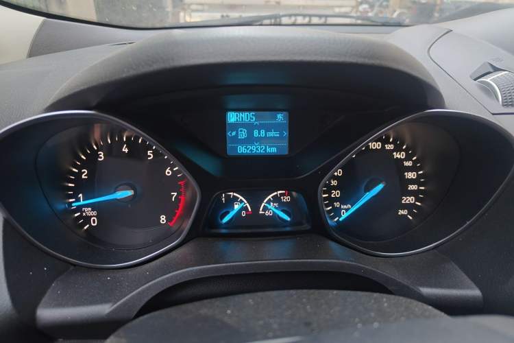 Used Ford Kuga 2017 EcoBoost 180 Two-Wheel-Drive Tiger Leap Model Odometer Close Up