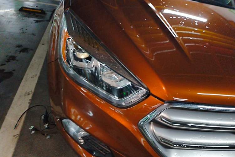 Used Ford Kuga 2017 EcoBoost 180 Two-Wheel-Drive Luxury Wing Edition Right Front Headlight