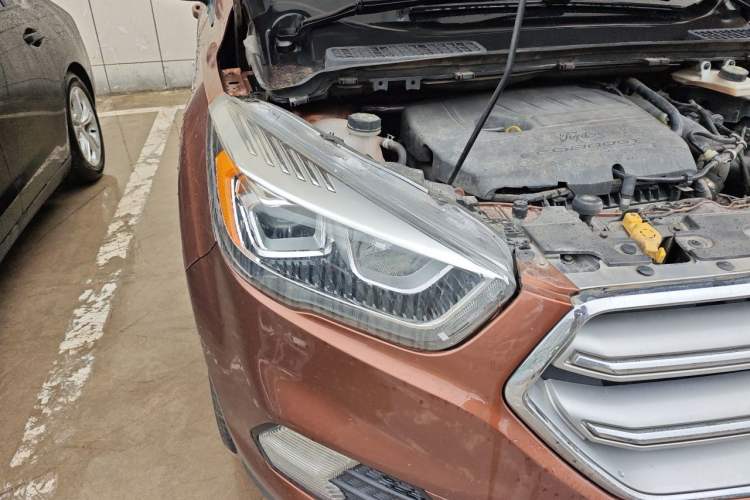 Used Ford Kuga 2017 EcoBoost 180 Two-Wheel-Drive Tiger Leap Model Right Front Headlight