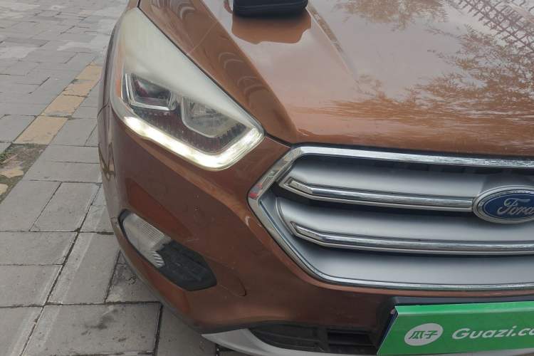 Used Ford Kuga 2017 EcoBoost 180 Two-Wheel-Drive Tiger Leap Model Right Front Headlight