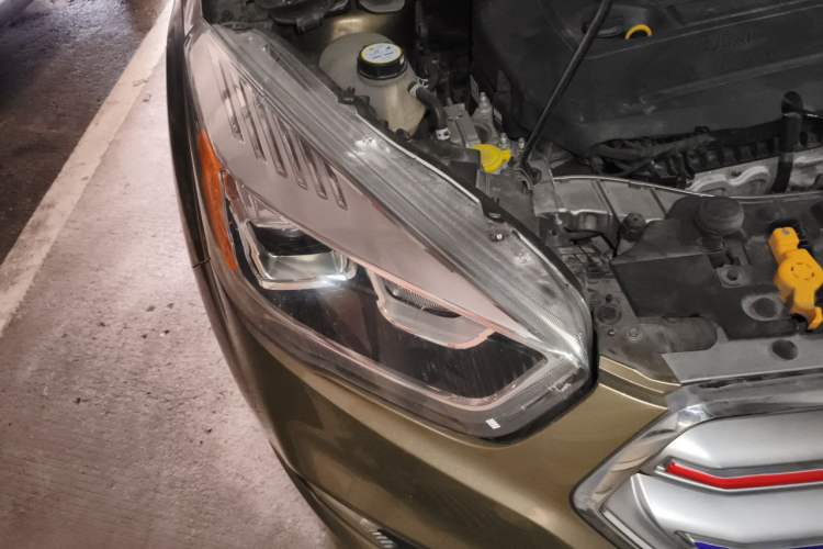 Used Ford Kuga 2017 EcoBoost 180 Two-Wheel-Drive Platinum Edition Right Front Headlight