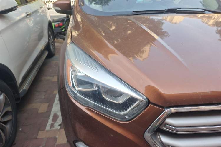 Used Ford Kuga 2017 EcoBoost 180 Two-Wheel-Drive Tiger Leap Model Right Front Headlight