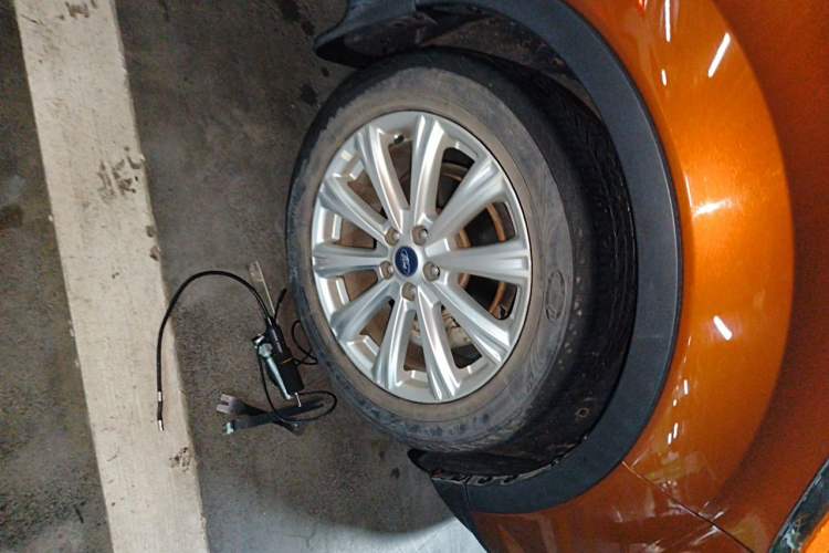 Used Ford Kuga 2017 EcoBoost 180 Two-Wheel-Drive Luxury Wing Edition Right Front Wheel Hub