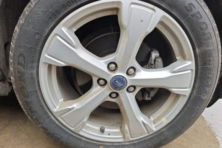 Used Ford Kuga 2017 EcoBoost 180 Two-Wheel-Drive Tiger Leap Model Right Front Wheel Hub
