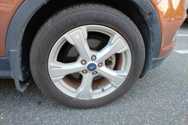Used Ford Kuga 2017 EcoBoost 180 Two-Wheel-Drive Elite Trim Right Front Wheel Hub