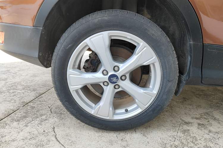Used Ford Kuga 2017 EcoBoost 180 Two-Wheel-Drive Elite Trim Right Rear Wheel Hub
