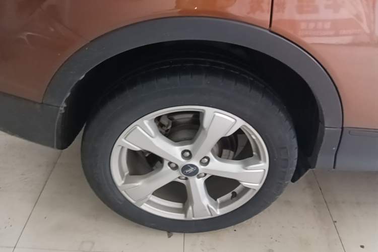 Used Ford Kuga 2017 EcoBoost 245 Four-Wheel Drive Platinum Edition Right Rear Wheel Hub
