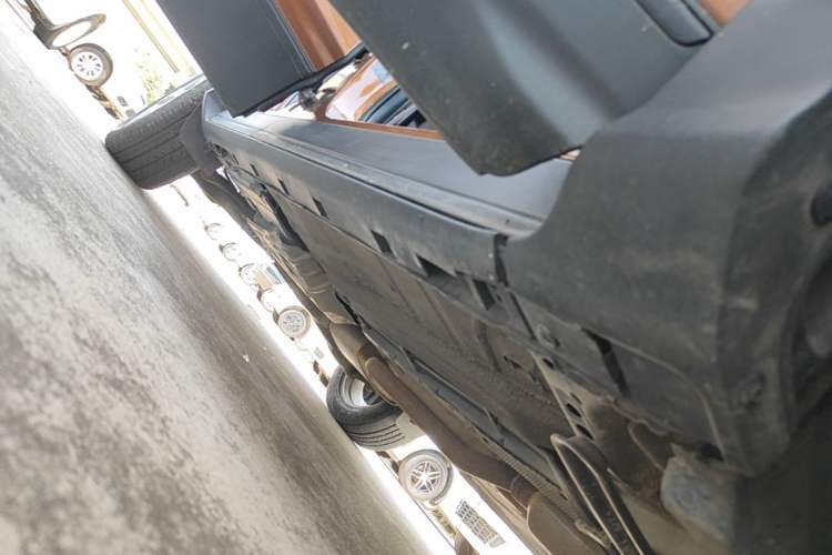Used Ford Kuga 2017 EcoBoost 180 Two-Wheel-Drive Elite Trim Right Side Sill