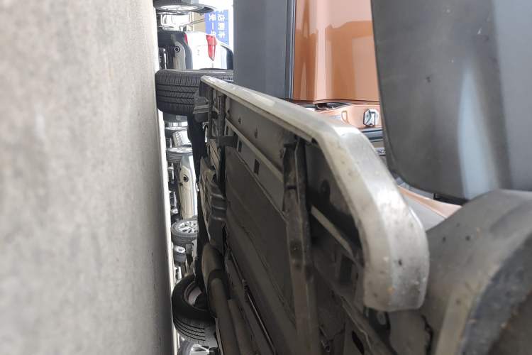 Used Ford Kuga 2017 EcoBoost 180 Two-Wheel-Drive Elite Trim Right Side Sill