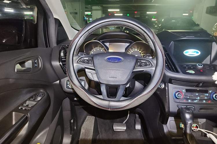 Used Ford Kuga 2017 EcoBoost 180 Two-Wheel-Drive Luxury Wing Edition Steering Wheel