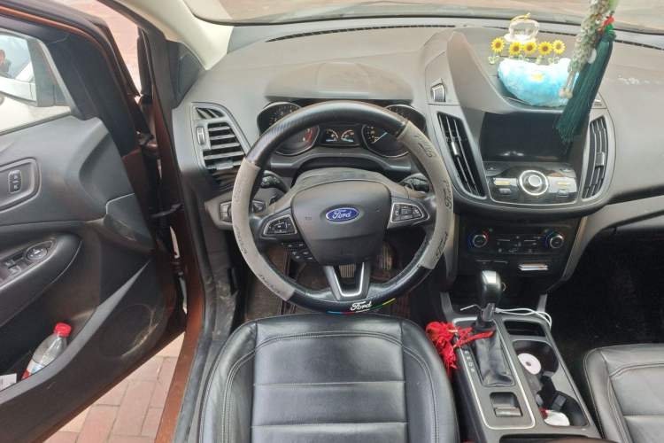 Used Ford Kuga 2017 EcoBoost 180 Two-Wheel-Drive Tiger Leap Model Steering Wheel