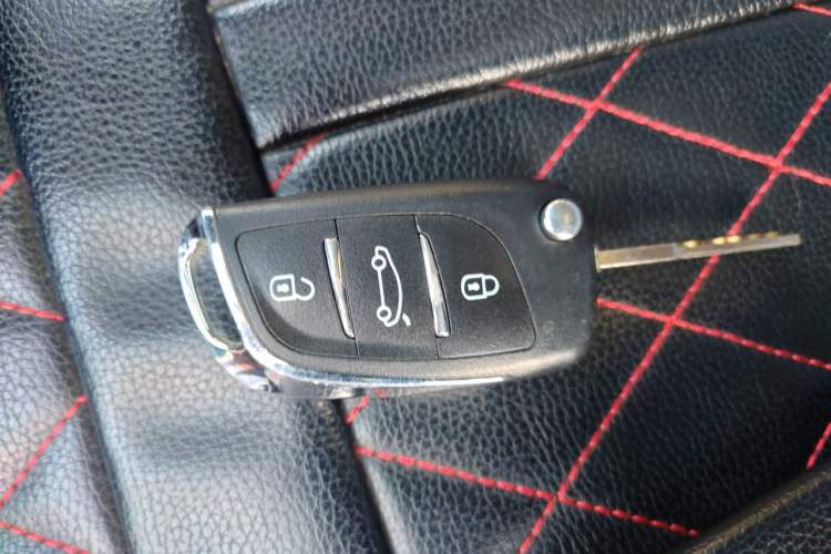 Used Ford Kuga 2017 EcoBoost 180 Two-Wheel-Drive Elite Trim Vehicle Key