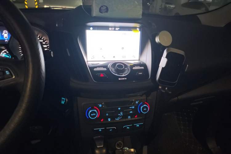 Used Ford Kuga 2017 EcoBoost 245 Four-Wheel-Drive Sport Model Audio And AC Panel