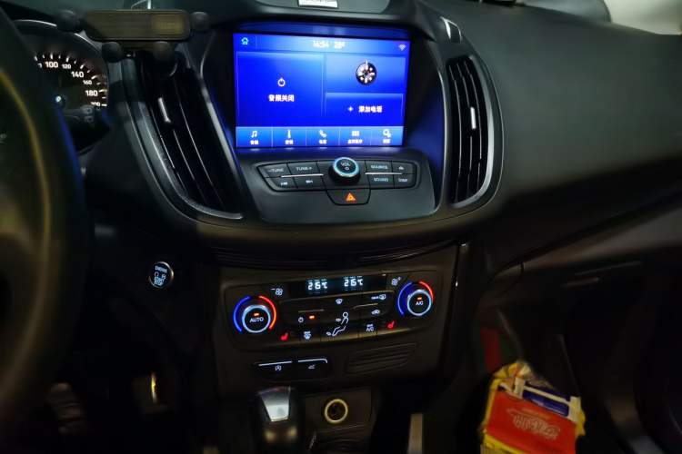 Used Ford Kuga 2017 EcoBoost 180 Two-Wheel-Drive Luxury Wing Edition Audio And AC Panel