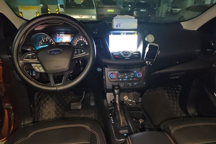 Used Ford Kuga 2017 EcoBoost 245 Four-Wheel-Drive Sport Model Center Console