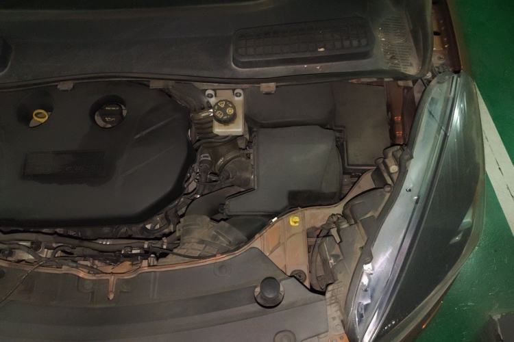 Used Ford Kuga 2017 EcoBoost 245 Four-Wheel-Drive Sport Model Engine Bay Left