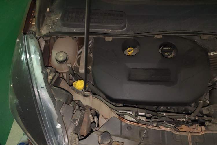 Used Ford Kuga 2017 EcoBoost 245 Four-Wheel-Drive Sport Model Engine Bay Right