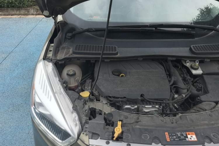 Used Ford Kuga 2017 EcoBoost 180 Two-Wheel-Drive Luxury Wing Edition Engine Bay Right