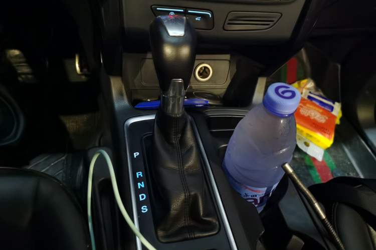 Used Ford Kuga 2017 EcoBoost 180 Two-Wheel-Drive Luxury Wing Edition Gear Lever