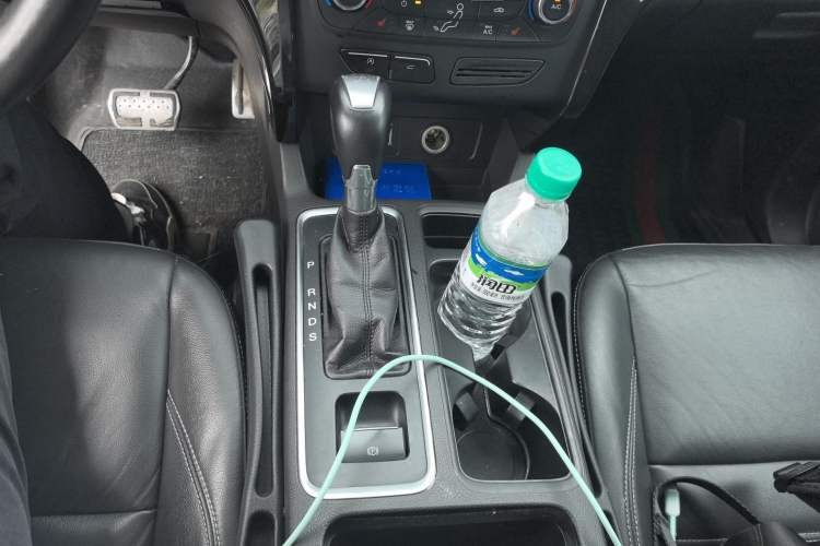 Used Ford Kuga 2017 EcoBoost 180 Two-Wheel-Drive Luxury Wing Edition Gear Lever