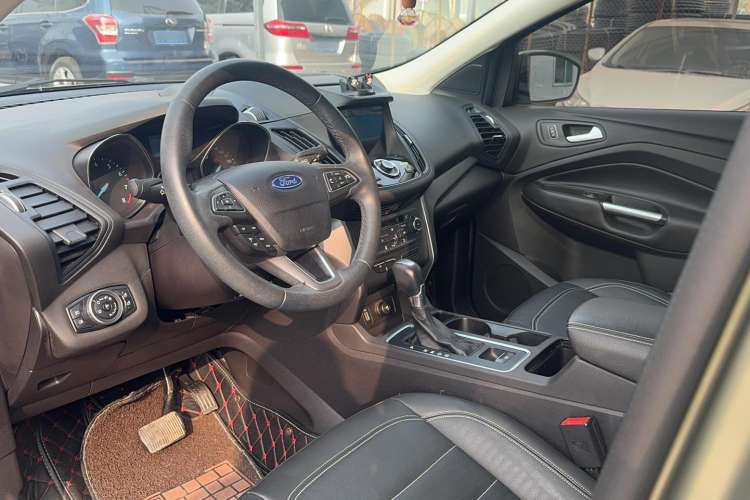 Used Ford Kuga 2017 EcoBoost 180 Two-Wheel-Drive Platinum Edition Interior 1