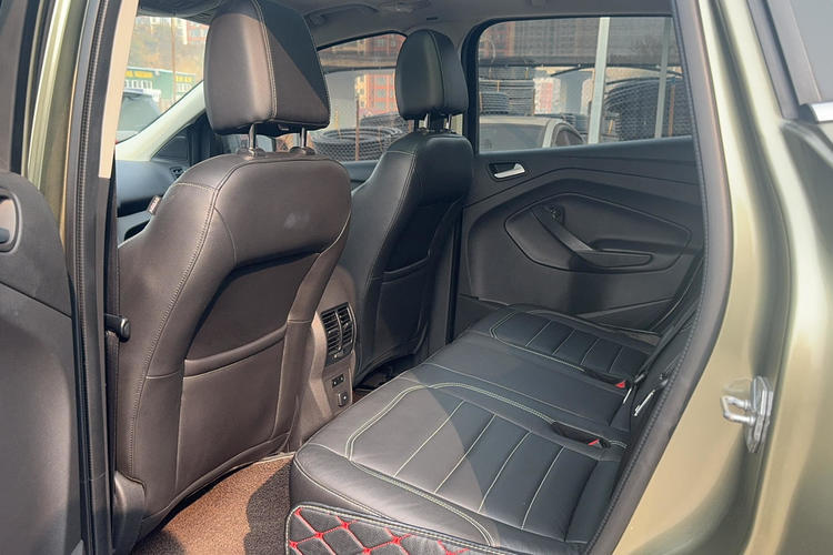 Used Ford Kuga 2017 EcoBoost 180 Two-Wheel-Drive Platinum Edition Interior 3