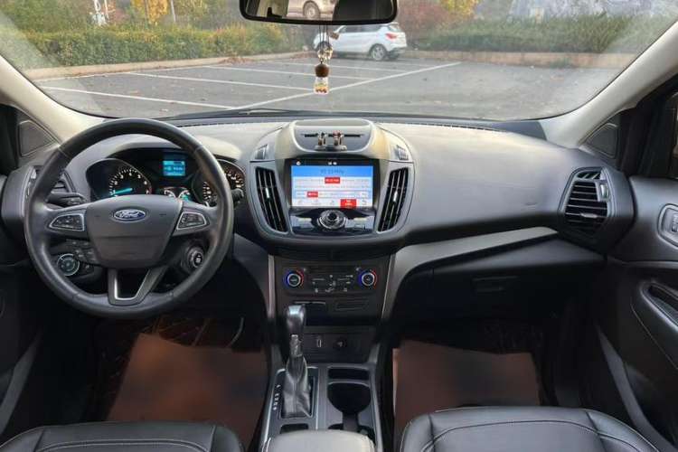 Used Ford Kuga 2017 EcoBoost 180 Two-Wheel-Drive Platinum Edition Interior 4