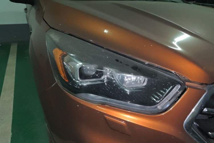 Used Ford Kuga 2017 EcoBoost 245 Four-Wheel-Drive Sport Model Right Front Headlight