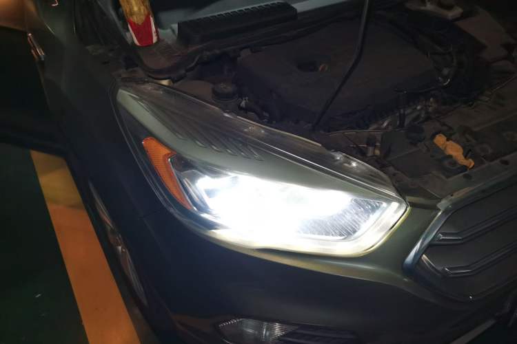 Used Ford Kuga 2017 EcoBoost 180 Two-Wheel-Drive Luxury Wing Edition Right Front Headlight