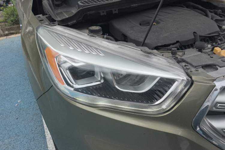 Used Ford Kuga 2017 EcoBoost 180 Two-Wheel-Drive Luxury Wing Edition Right Front Headlight