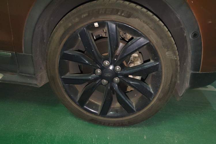 Used Ford Kuga 2017 EcoBoost 245 Four-Wheel-Drive Sport Model Right Front Wheel Hub